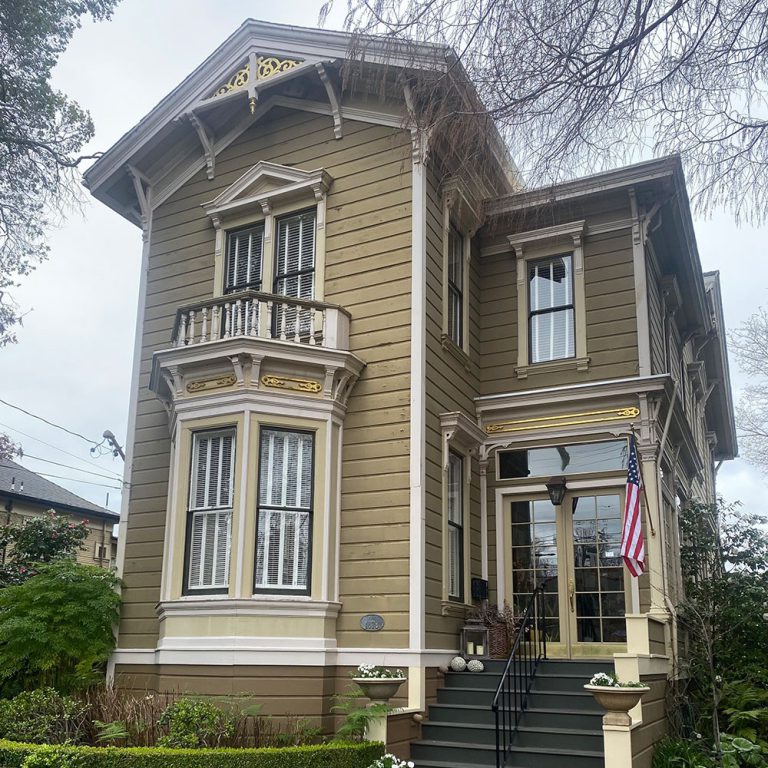 Two-storey 1878 Italianate Victorian house in Alameda with a projecting bay